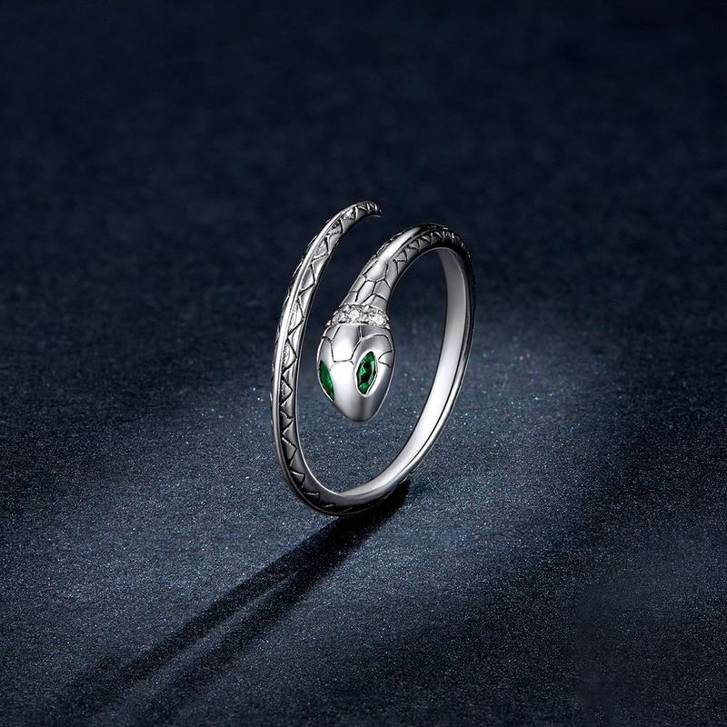 Anel cobra de prata esterlina 925 com zircônias verde - Anel snake regulável - Pérolla Oficial